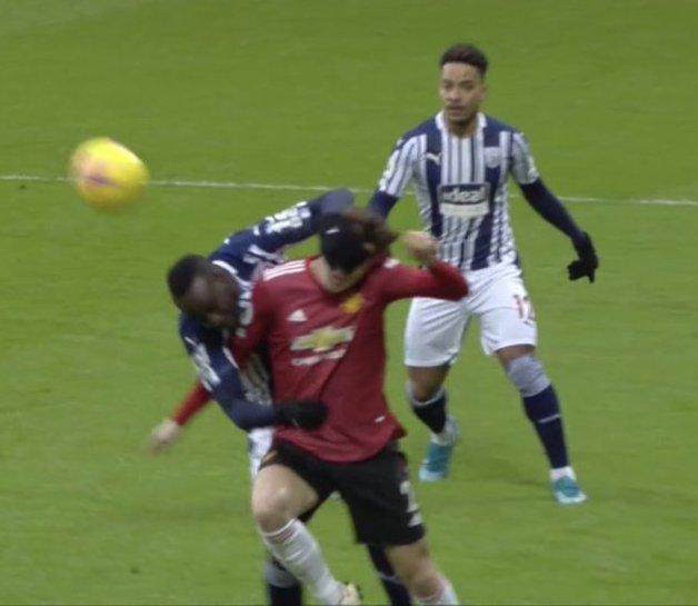 乐鱼体育下载-迪亚涅捂眼中卫冲顶 索帅:马圭尔同款进球就被吹