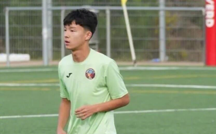 乐鱼体育-15岁哈萨克斯坦新星门迪卡诺夫签约巴萨，下赛季加盟|巴塞罗那|联赛|俱乐部|球员|加特_新浪体育_新浪新闻